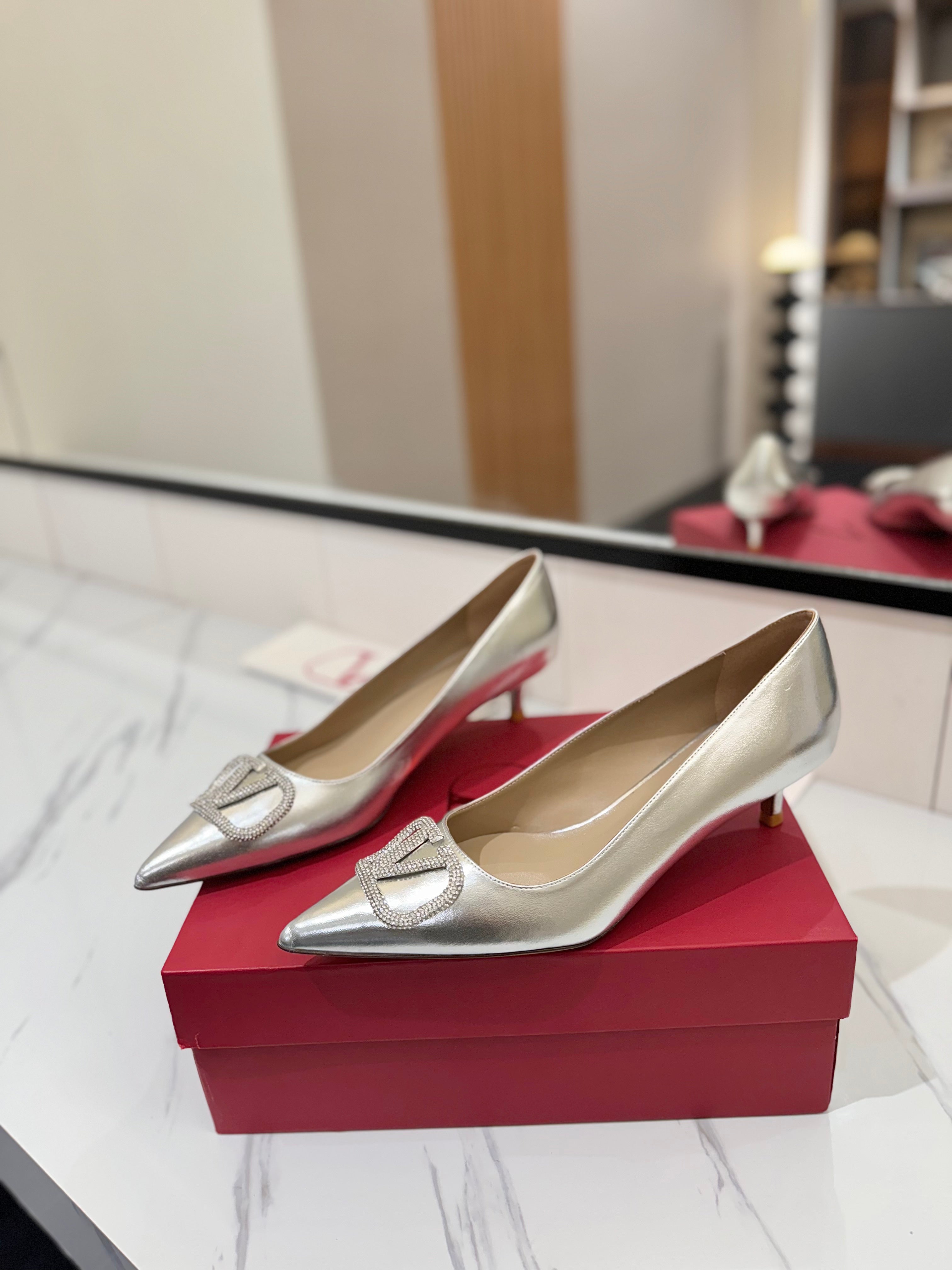 VALENTINO 26S HIGH HEELS 45 MM IN METALLIC SILVER CALFSKIN WITH VLOGO CRYSTAL