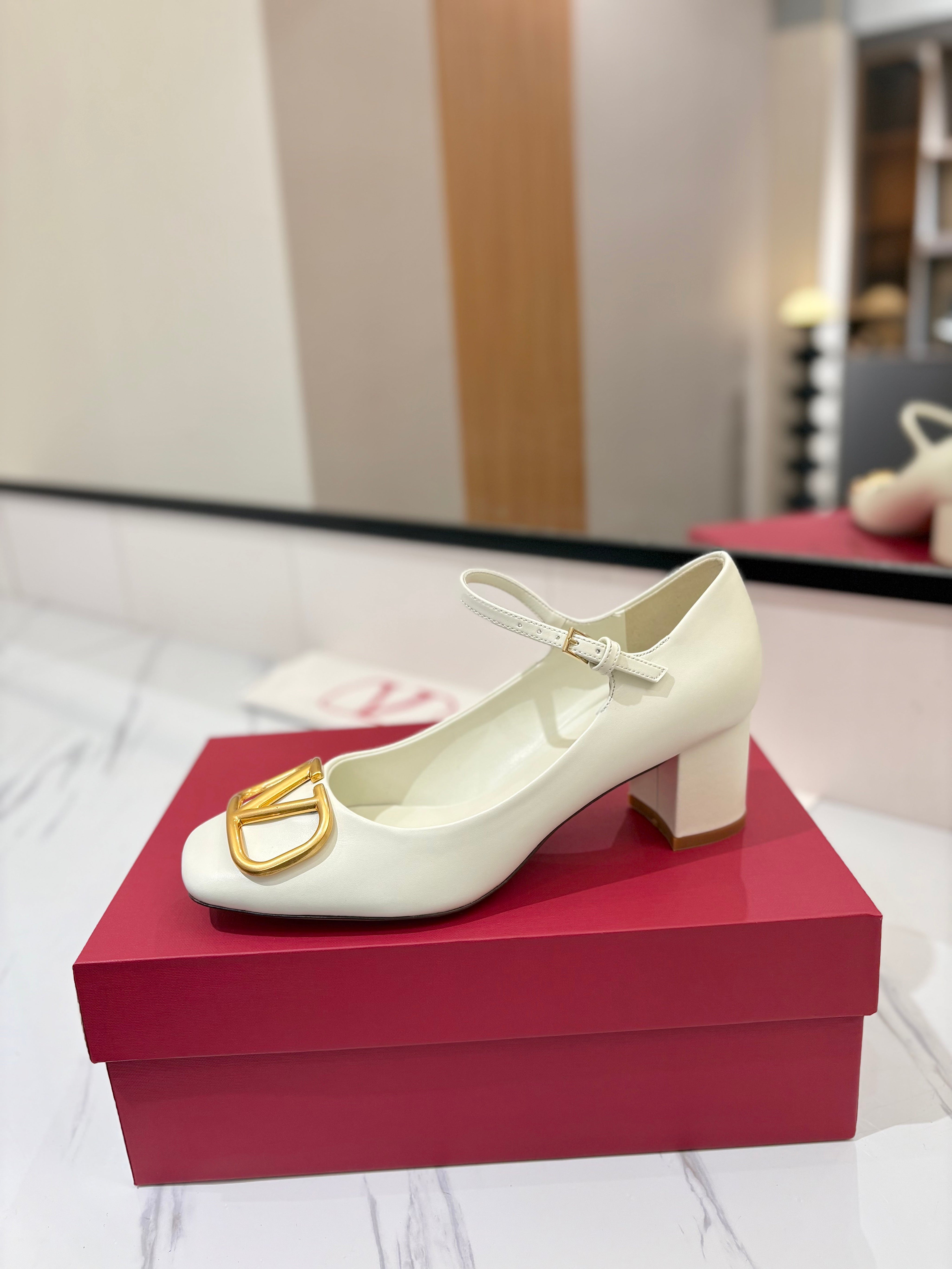VALENTINO 26S MARY JANE HEELS 60 MM IN WHITE SMOOTH CALFSKIN WITH GOLD HARDWARE