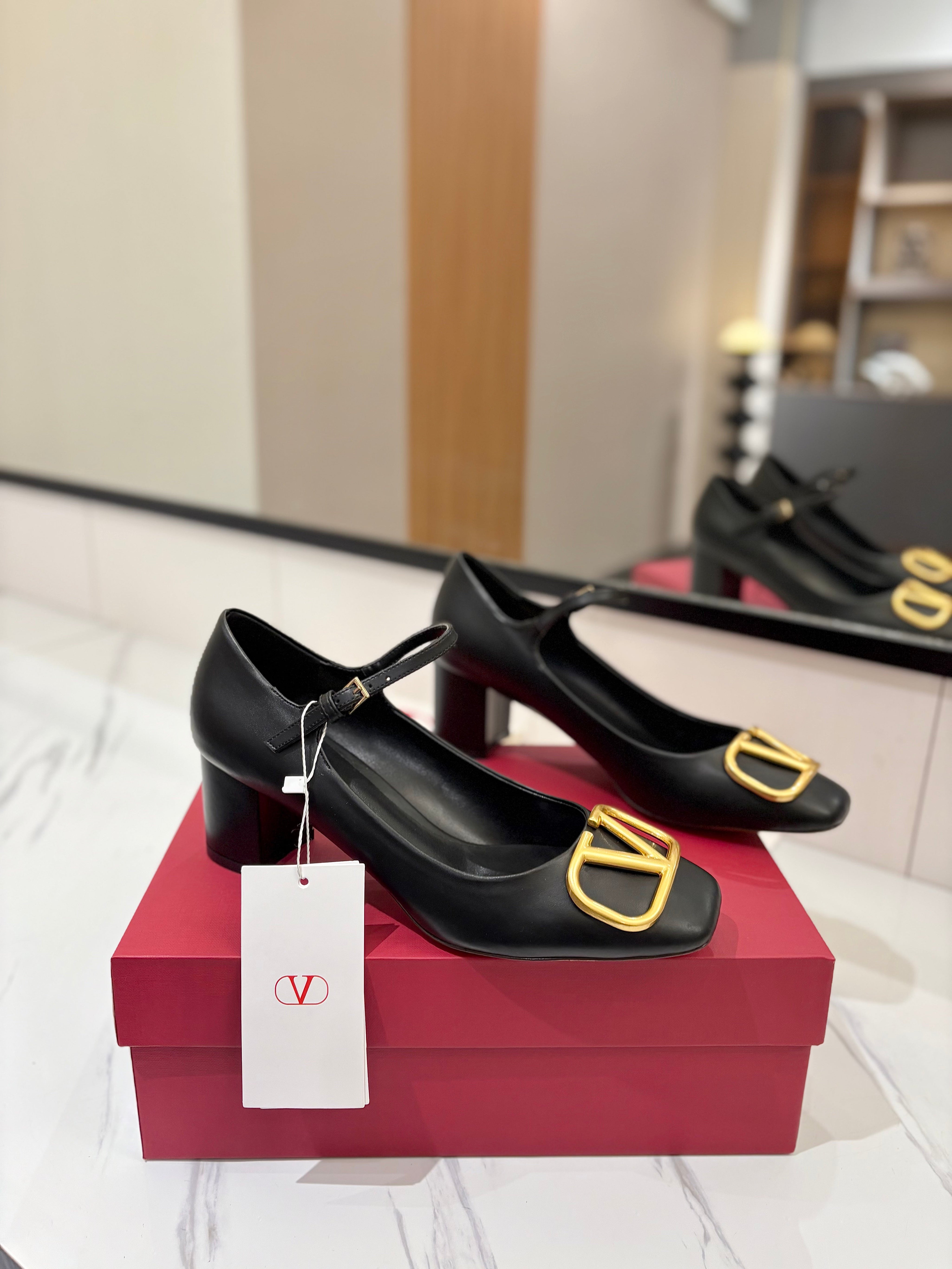 VALENTINO 26S MARY JANE HEELS 60 MM IN BLACK SMOOTH CALFSKIN WITH GOLD HARDWARE