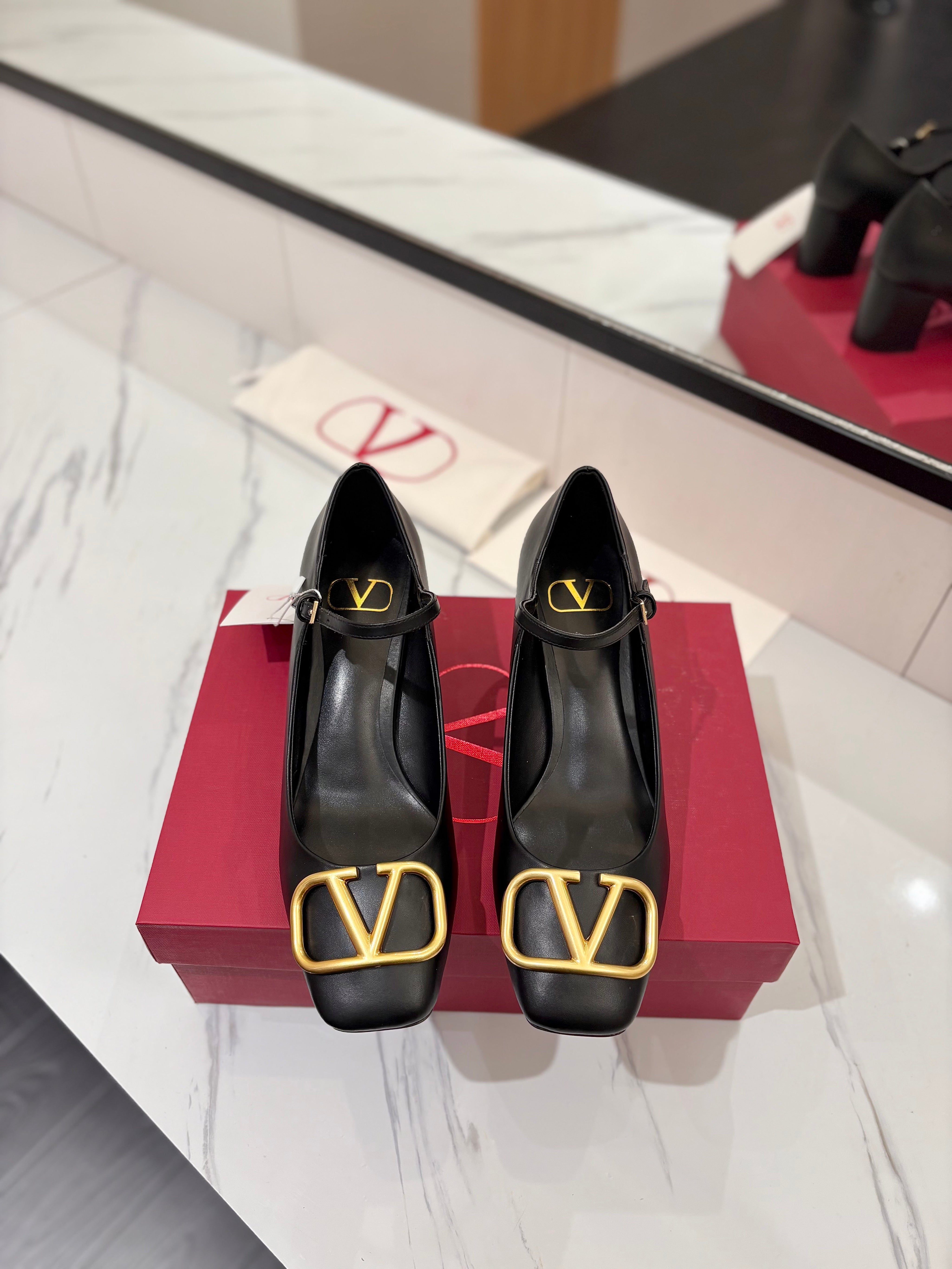 VALENTINO 26S MARY JANE HEELS 60 MM IN BLACK SMOOTH CALFSKIN WITH GOLD HARDWARE