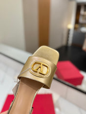 VALENTINO 26S SANDALS IN GOLD SMOOTH CALFSKIN WITH GOLD HARDWARE