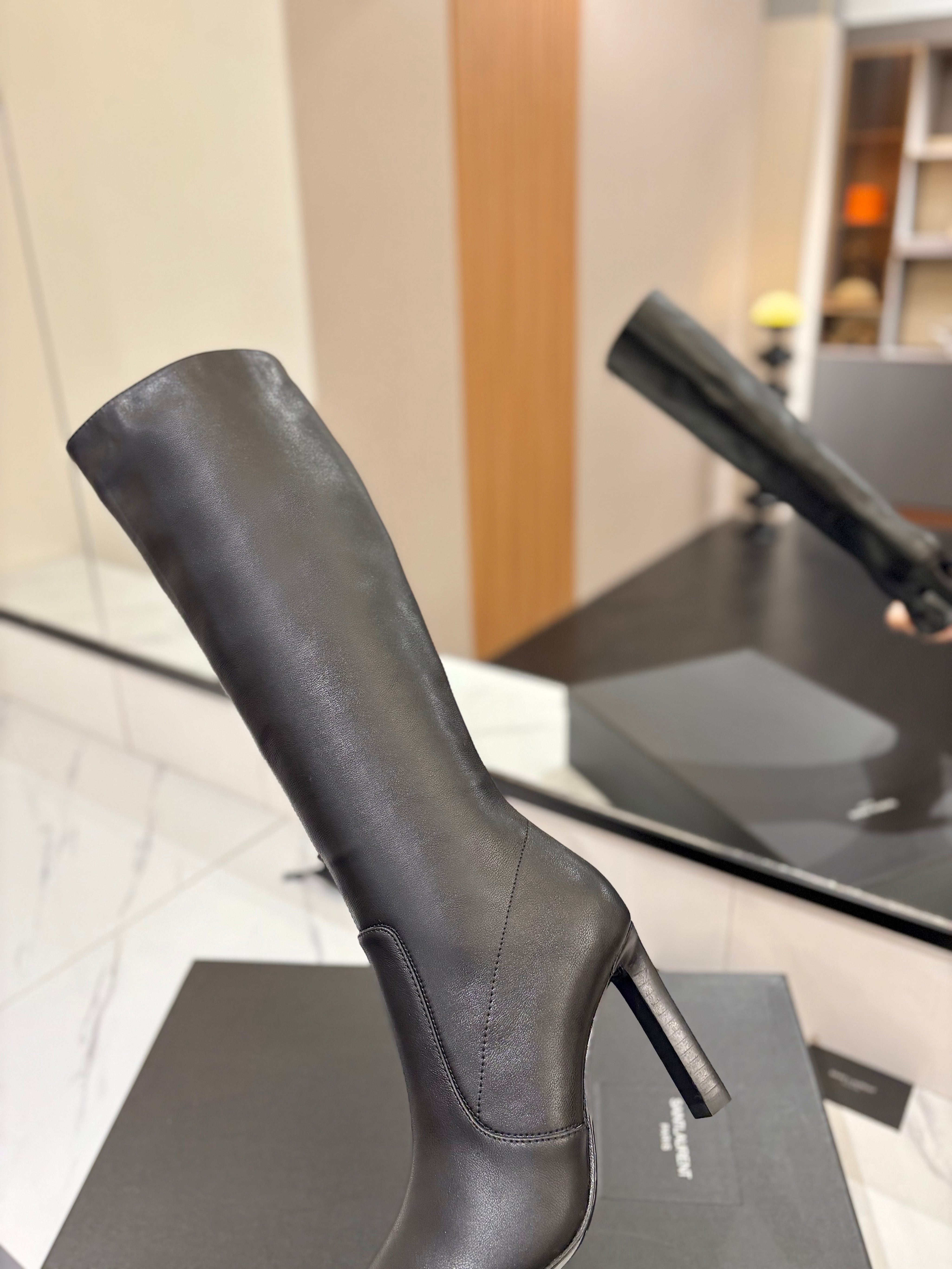 YSL 26S KNEE-HIGH BOOTS 90 MM IN BLACK CALFSKIN