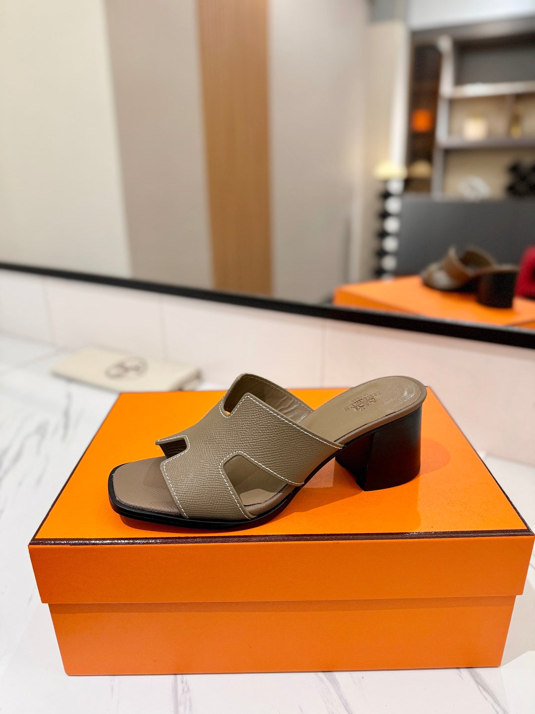 HM 26S HELIA SANDAL 70MM IN OLIVE BROWN EPSOM CALFSKIN