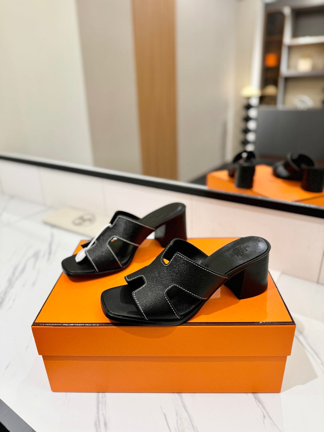 HM 26S HELIA SANDAL 70MM IN BLACK EPSOM CALFSKIN