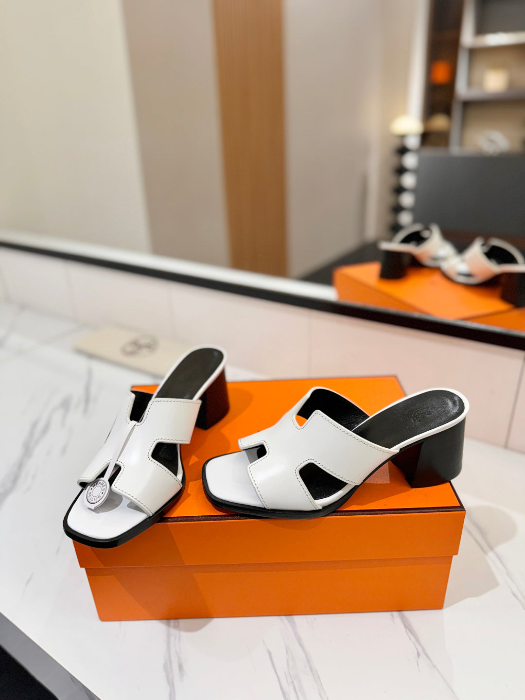 HM 26S HELIA SANDAL 70MM IN WHITE AND BLACK CALFSKIN
