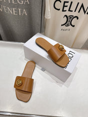 LOEWE 26S PEBBLE SLIDE IN CAMEL BROWN CALFSKIN GOLD HARDWARE