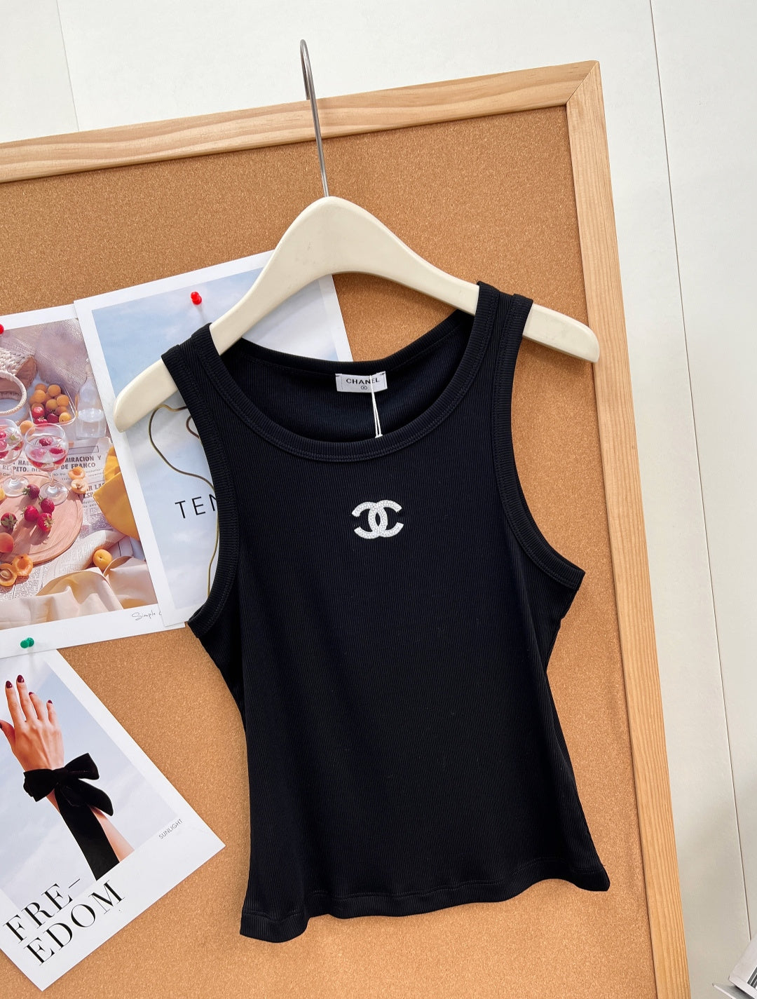 CHANEL 26S SLEEVELESS T-SHIRT 1407