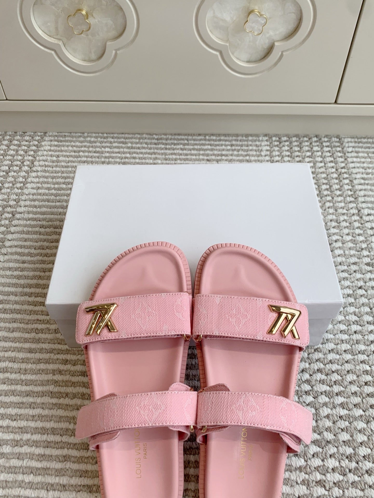 LV TWO-STRAP SANDALS 25S IN LIGHT PINK DENIM AND CALFSKIN  WITH GOLD HARDWARE