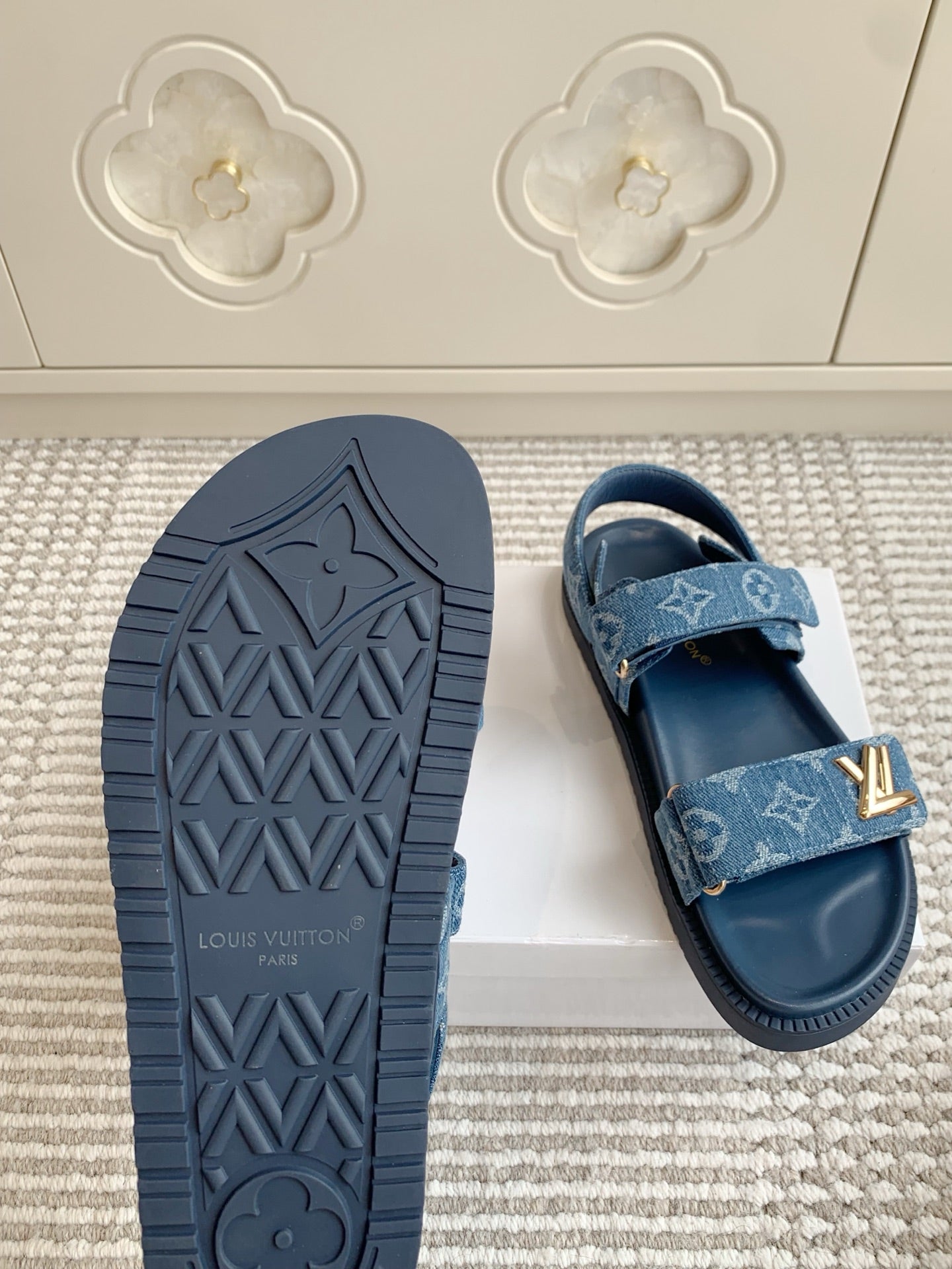 LV SANDALS 25S IN BLUE DENIM AND CALFSKIN WITH GOLD HARDWARE