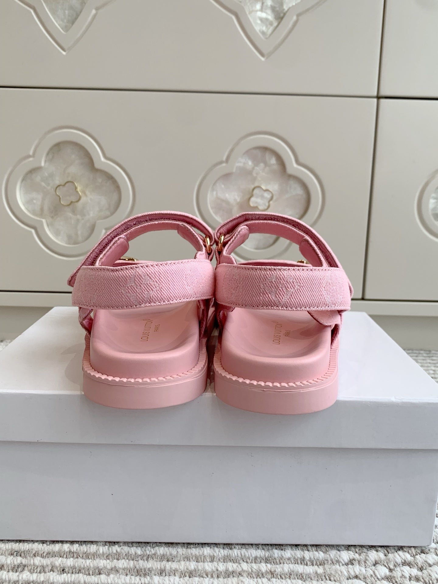LV SANDALS 25S IN LIGHT PINK DENIM AND CALFSKIN WITH GOLD HARDWARE