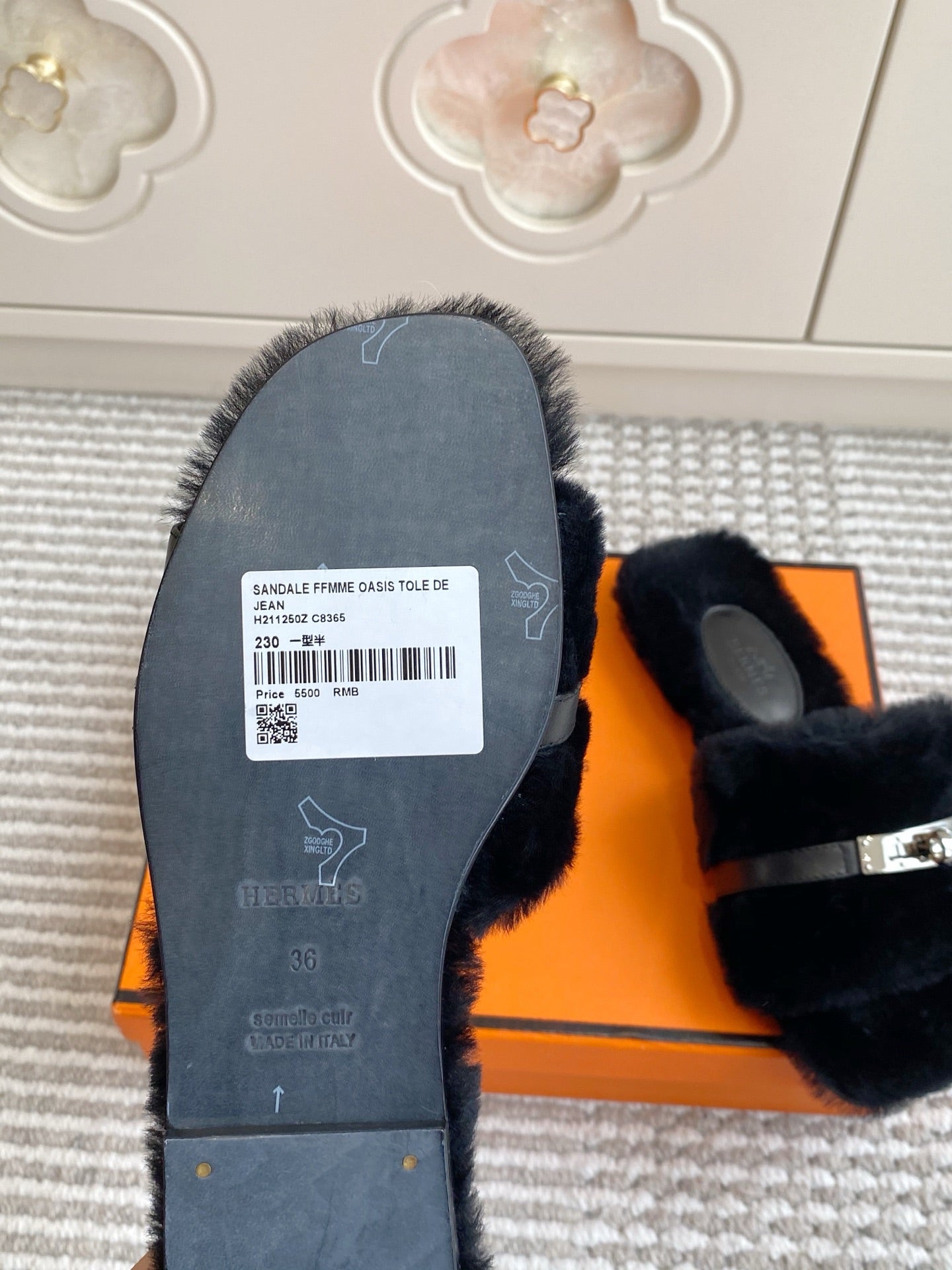 HM 25S GIULIA SANDAL IN BLACK SHEARLING WITH SILVER HARDWARE