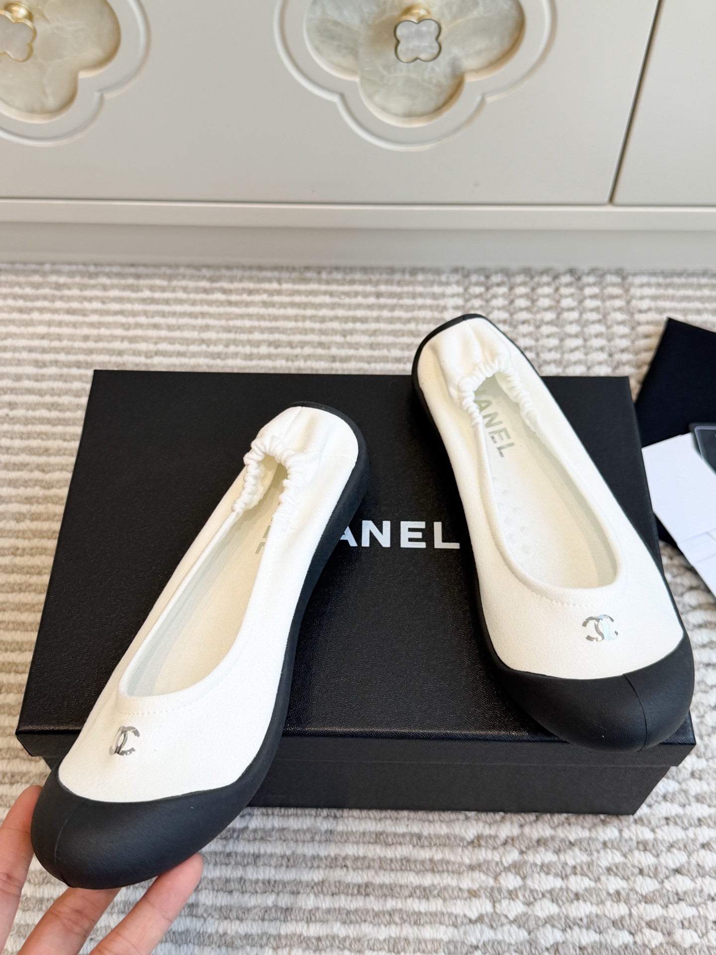 CHANEL 26S BALLET FLATS IN WHITE SUEDE AND BLACK LAMBSKIN