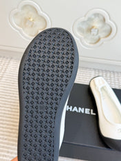CHANEL 26S BALLET FLATS IN WHITE SUEDE AND BLACK LAMBSKIN
