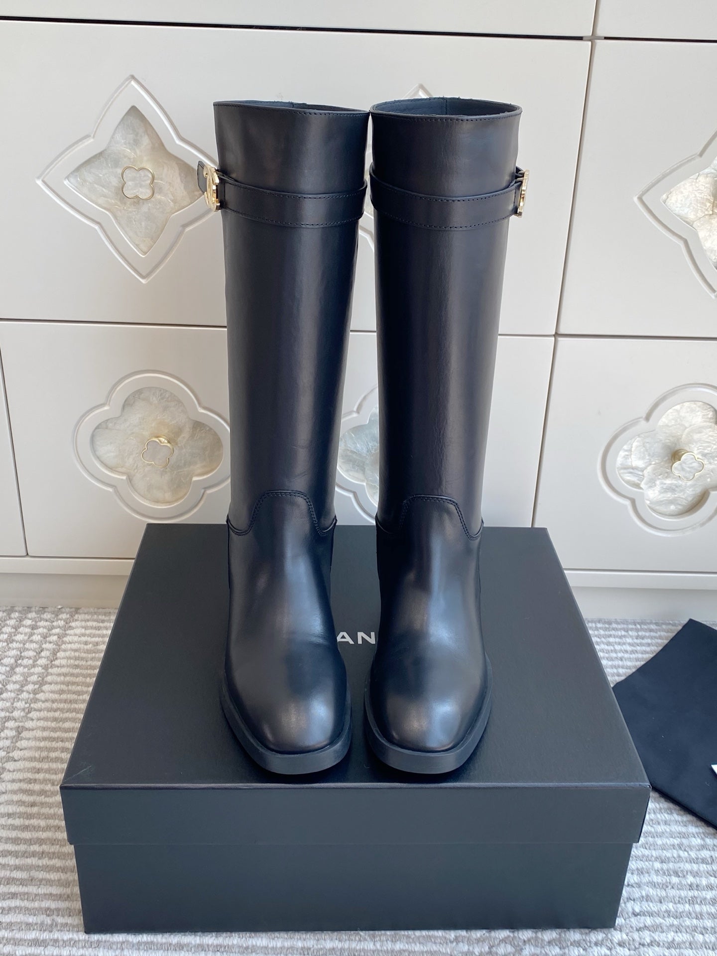 CHANEL 26S KNEE HIGH RIDING BOOTS IN BLACK CALFSKIN GOLD TONE CC LOGO BUCKLE STRAP