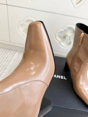 CHANEL 26S HIGH HEEL ANKLE BOOTS 70 MM IN BEIGE CALFSKIN SQUARE TOE