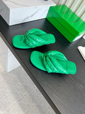 BOTTEGA VENETA 26S HIGH-HEEL THONG SANDALS 50 MM IN GREEN LAMBSKIN