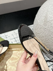 THONG SANDAL IN BLACK CALFSKIN WITH GOLD HARDWARE