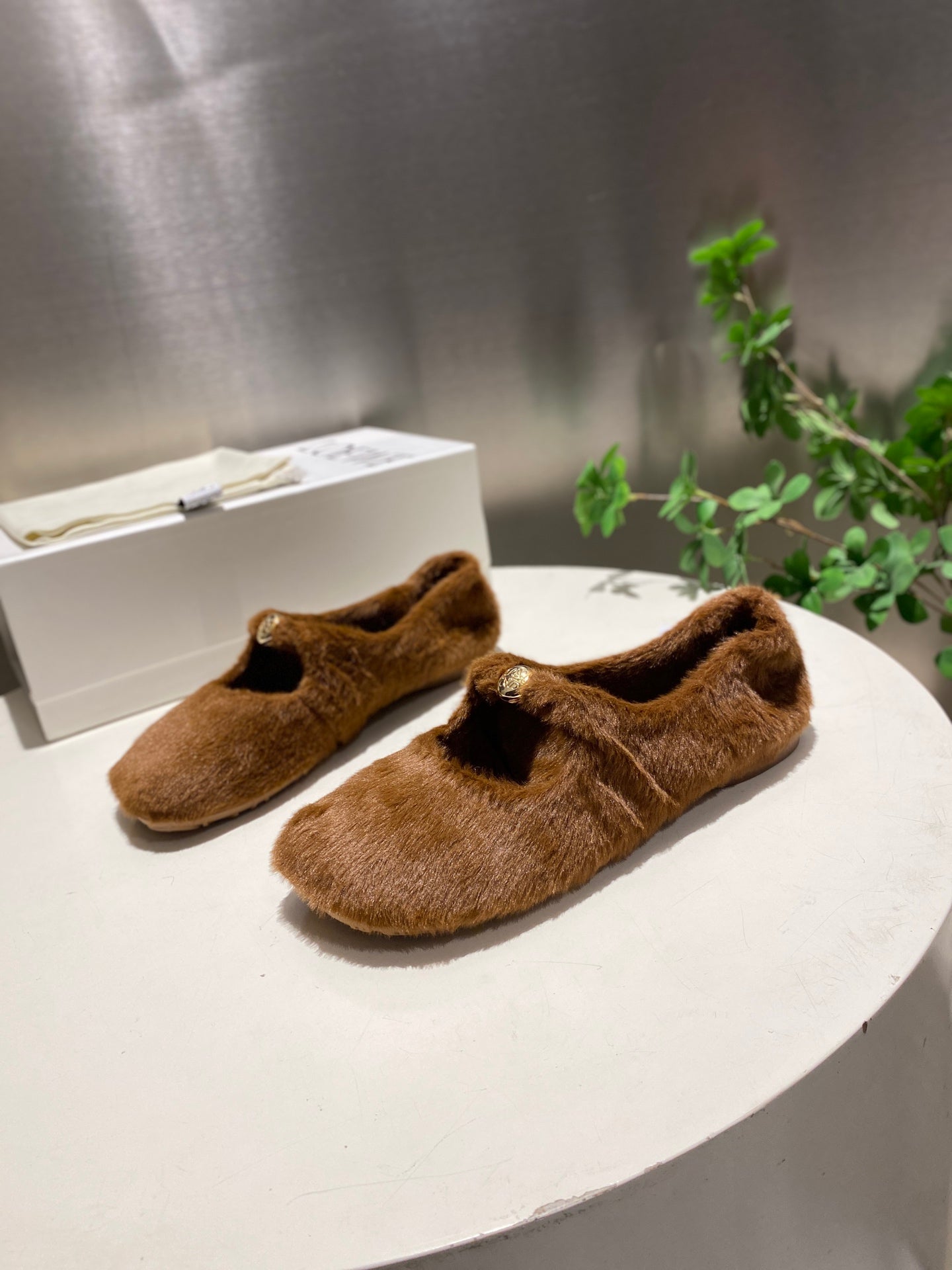 LOEWE 26S BALLET FLATS IN BROWN CARAMEL SHEARLING