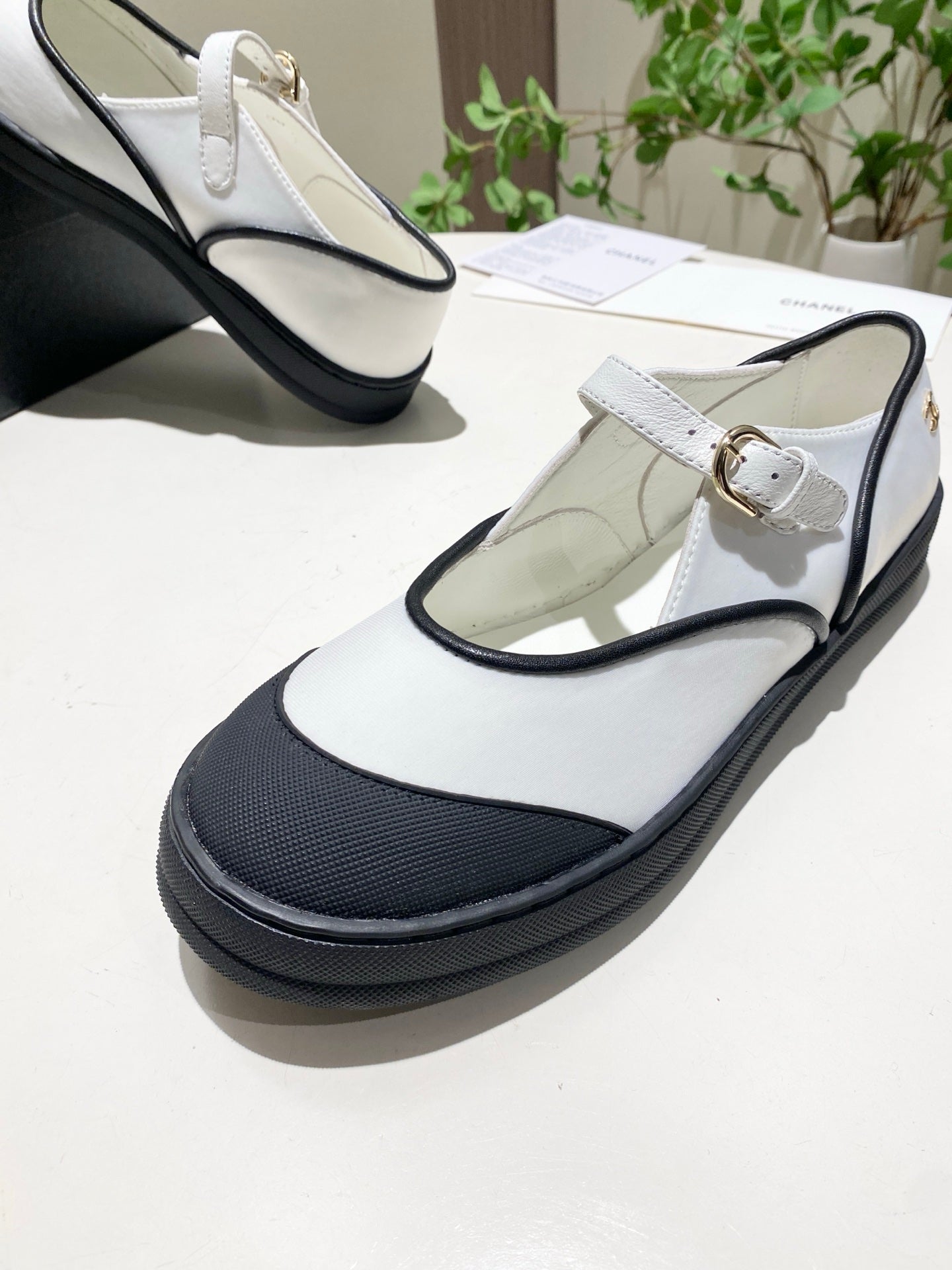 CHANEL 26S MARY JANE FLAT IN BLACK MIX WHITE FABRIC AND LAMBSKIN