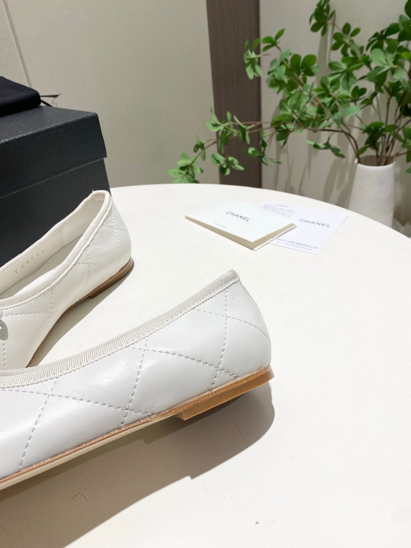 CHANEL 26S FLATS IN WHITE LAMBSKIN WITH BOW