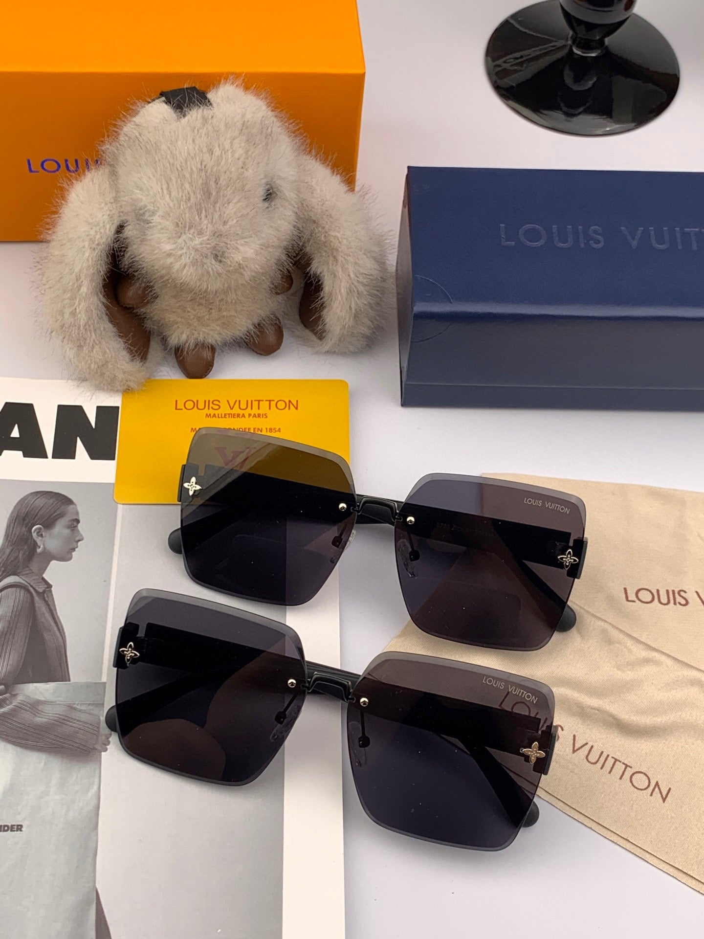 SQUARE SUNGLASSES L5970 IN BLACK ACETATE