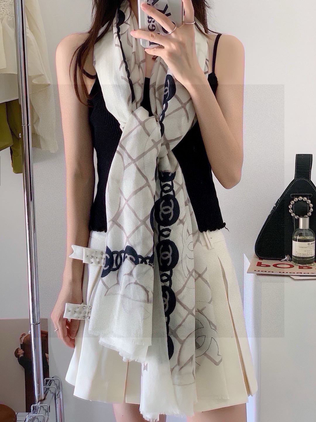 HERMES 25S SCARF 200 IN SILK 724722