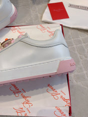 VIV' SKATE WHITE LEATHER SNEAKERS WITH PINK LACES AND CARTOON CHARMS