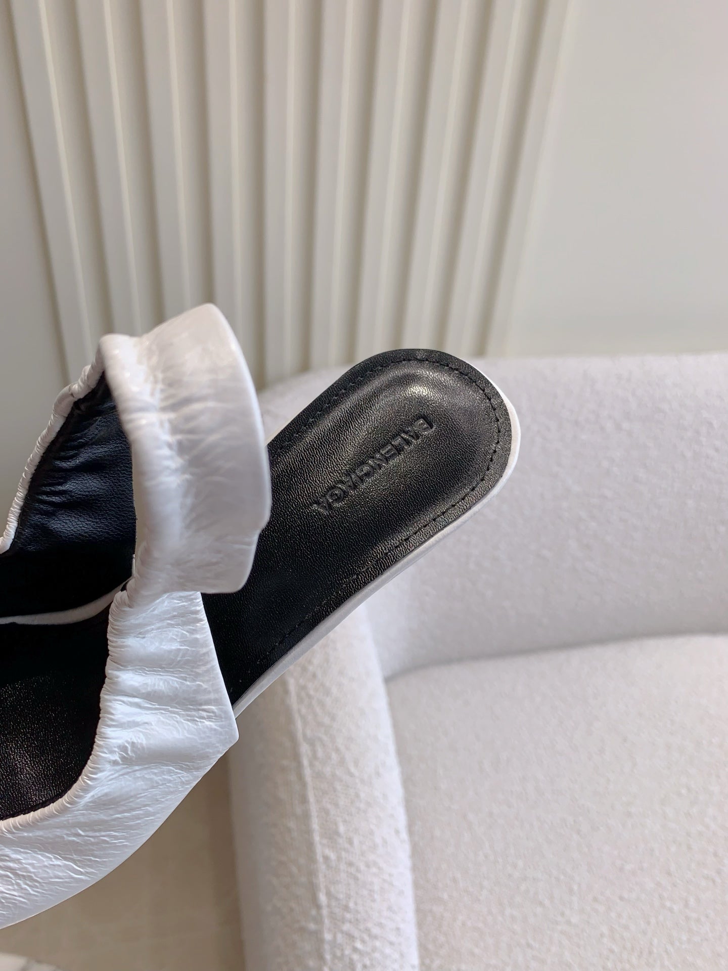 BALENCIAGA 25S HIGH SLINGBACK 35 MM IN WHITE LAMBSKIN WITH GOLD HARDWARE