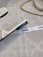 FLAT SANDALS LOGO STONE AND CHAIN IN WHITE LAMBSKIN WITH RAFFIA