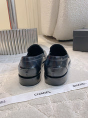 CHANEL 25S MOCCASINS IN BLACK SHINY CALFSKIN GOLD HARDWARE