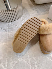 CELINE 25S DANA WEDGE MULE 70MM IN LIGHT BROWN SUEDE CALFSKIN AND SHEARLING