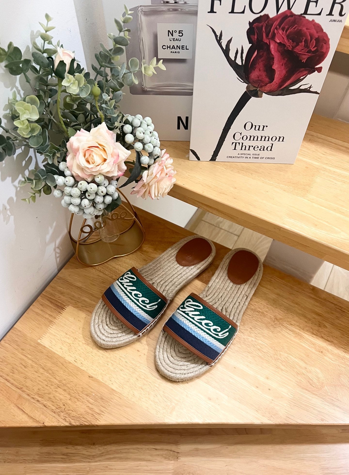 GG SLIDES IN MULTICOLOR RAFFIA