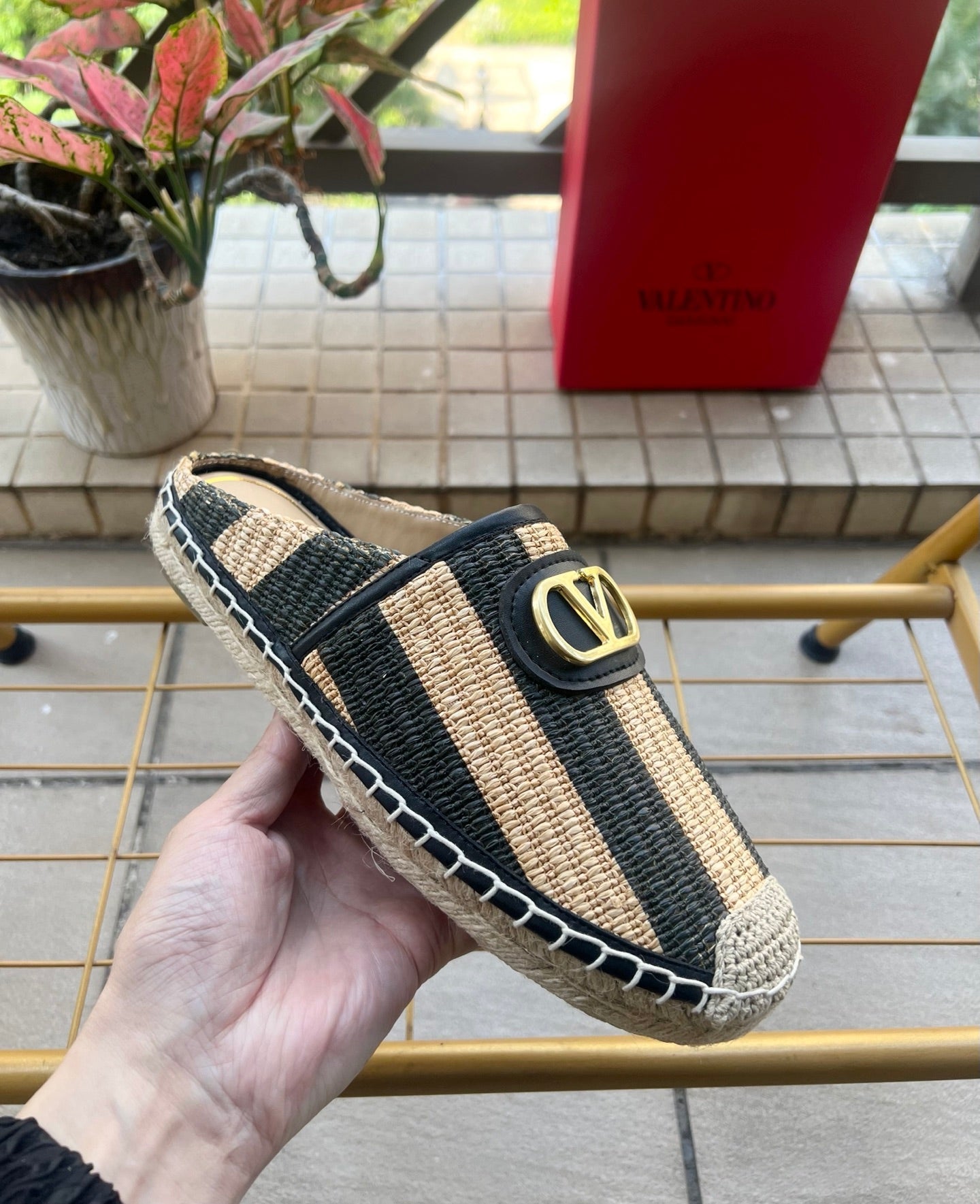 VALENTINO 26S ESPADRILLE MULES IN BLACK AND BEIGE RAFFIA