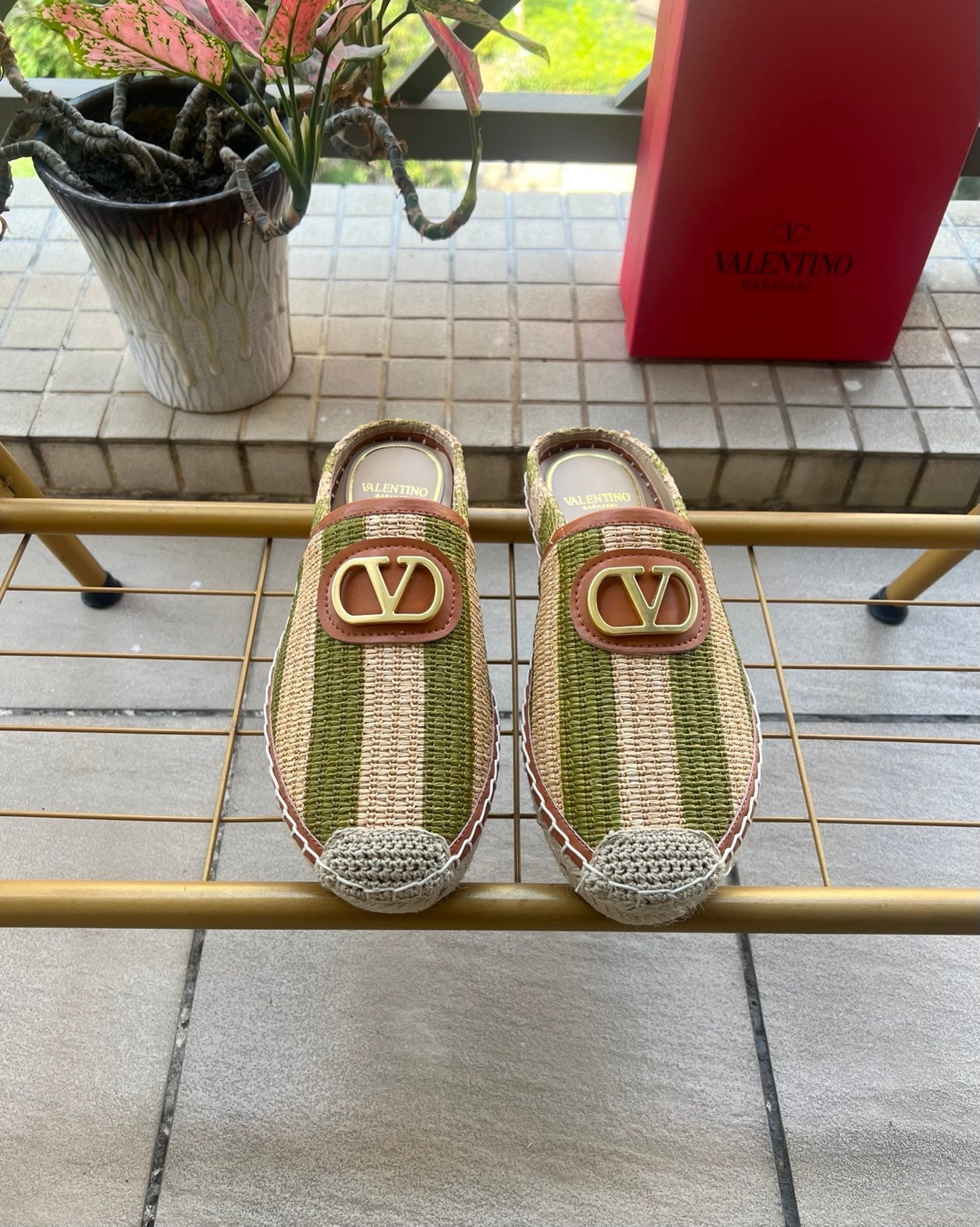 VALENTINO 26S ESPADRILLE MULES IN GREEN AND BEIGE RAFFIA