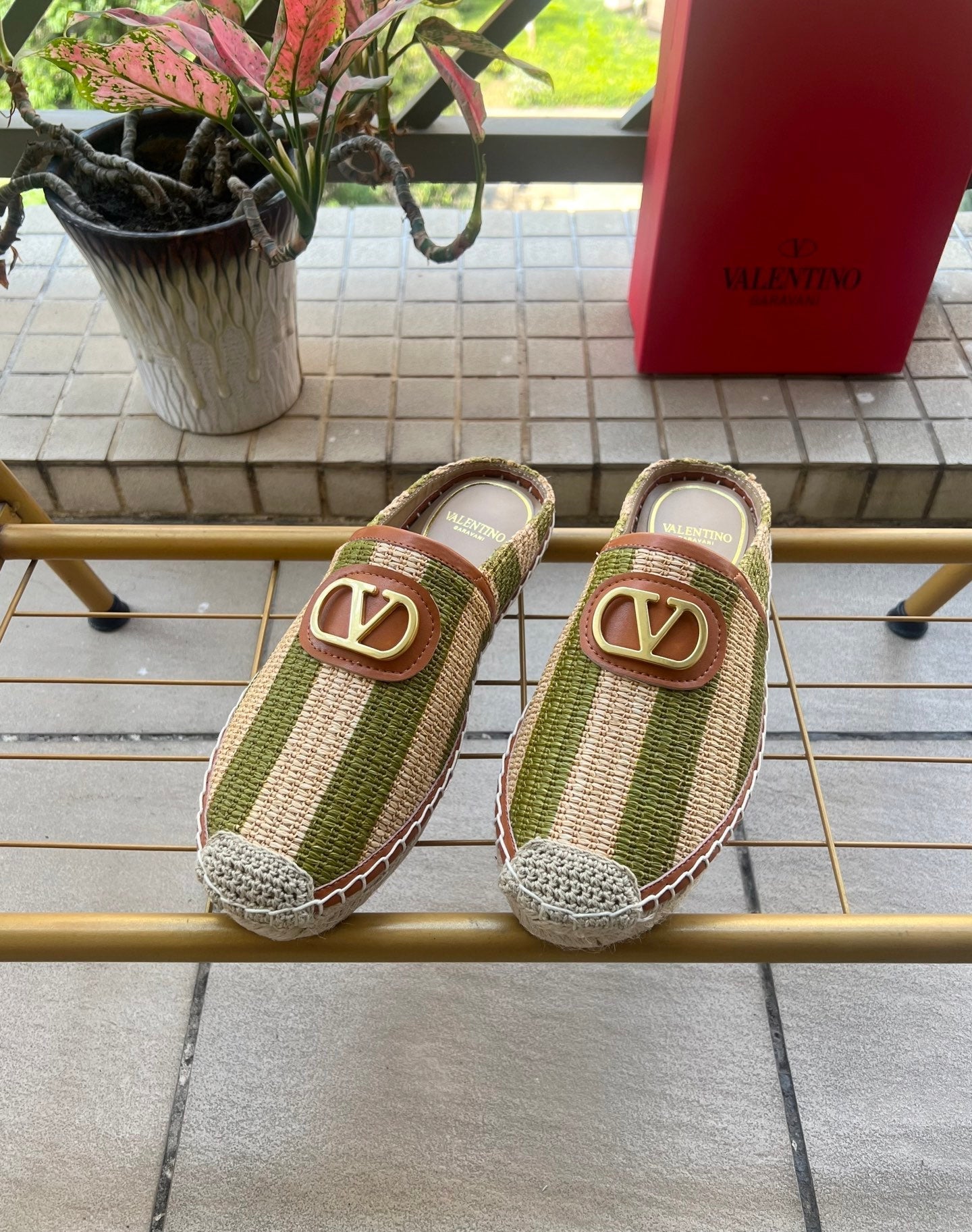 VALENTINO 26S ESPADRILLE MULES IN GREEN AND BEIGE RAFFIA
