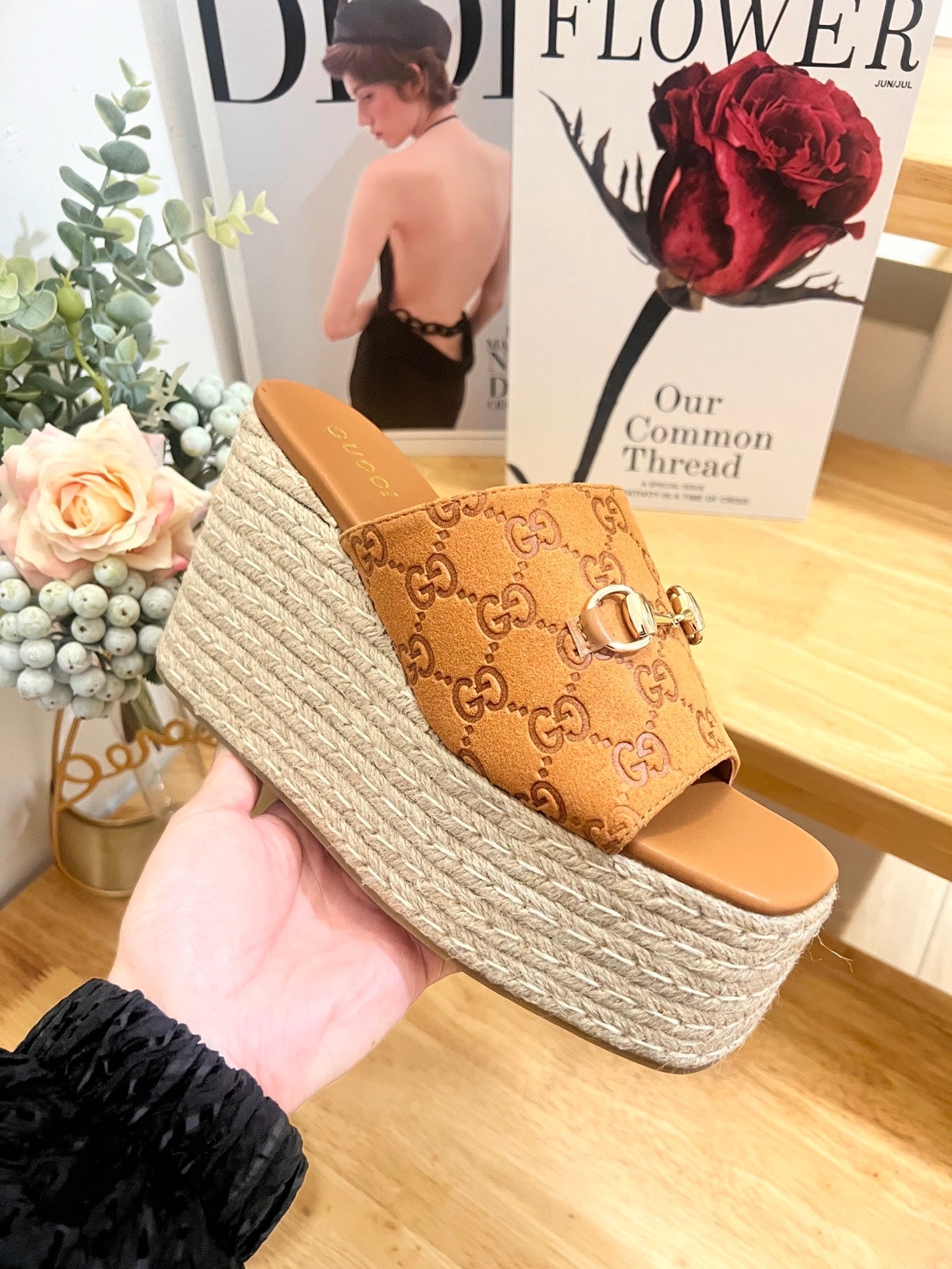 GUCCI 26S WEDGE SANDALS 100 MM IN LIGHT BROWN SUEDE