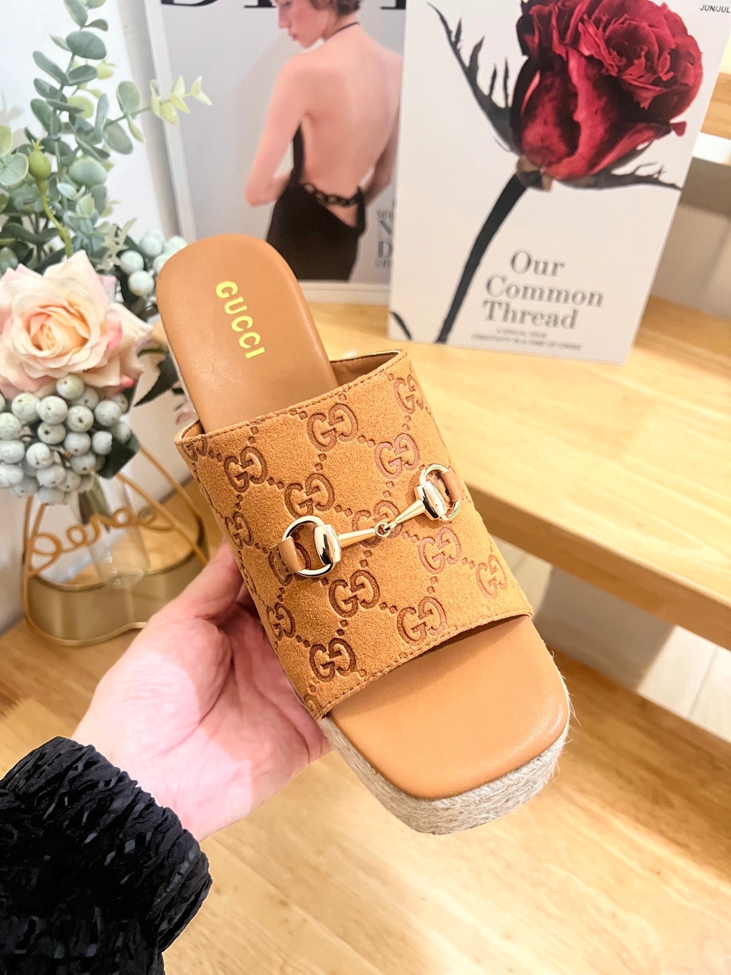GUCCI 26S WEDGE SANDALS 100 MM IN LIGHT BROWN SUEDE
