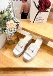 GUCCI 26S WEDGE SANDALS 100 MM IN WHITE SUEDE