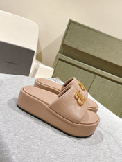 RISE SANDALS IN BEIGE SHINY LAMBSKIN GOLD BUCKLE