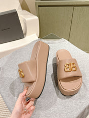RISE SANDALS IN BEIGE SHINY LAMBSKIN GOLD BUCKLE