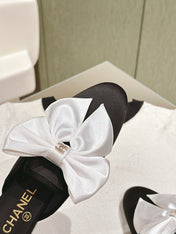CC MULE WITH SILK WHITE BOW AND BLACK LAMBSKIN