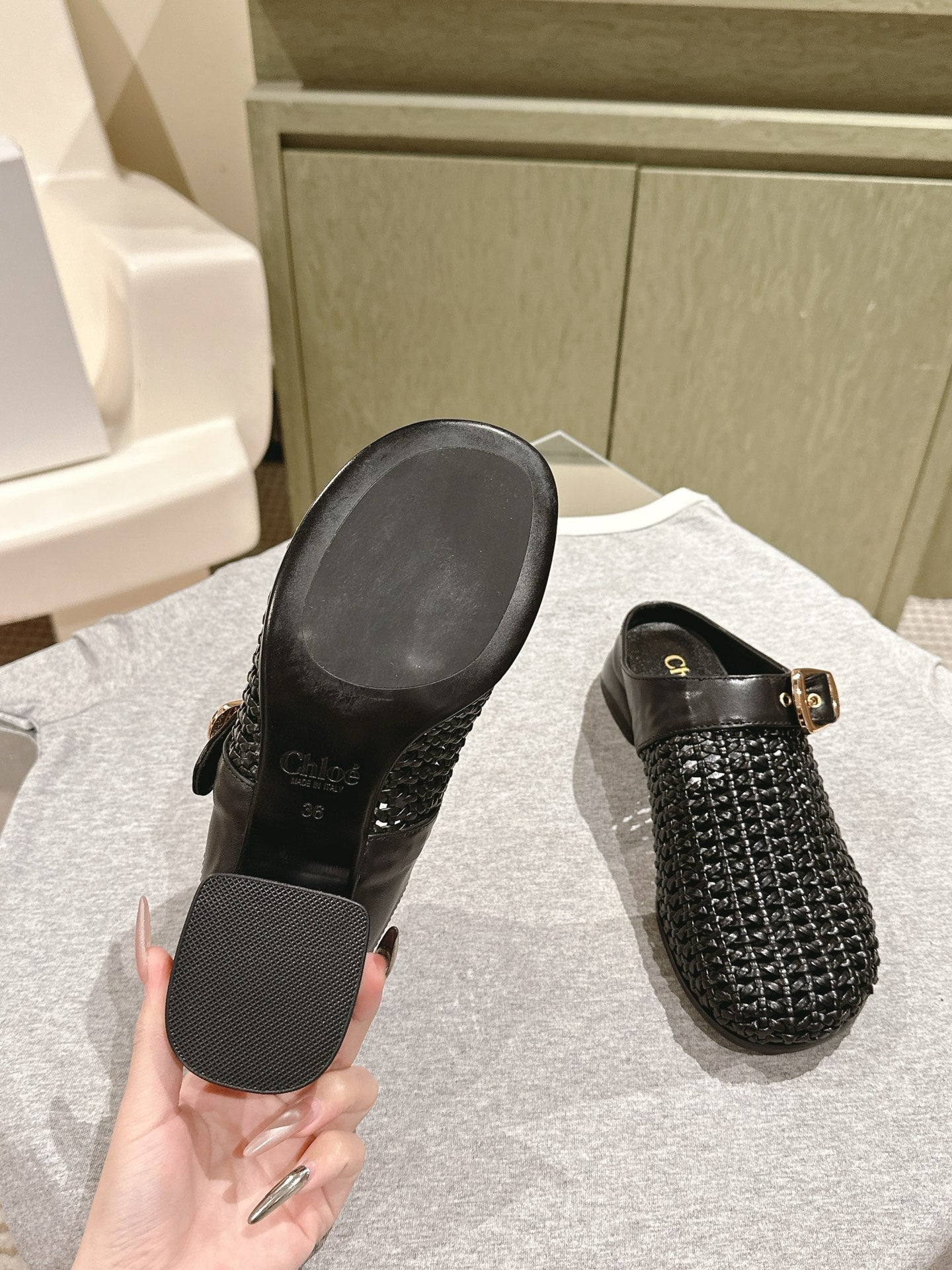 CHLOÉ 26S WOVEN MULES IN BLACK CALFSKIN