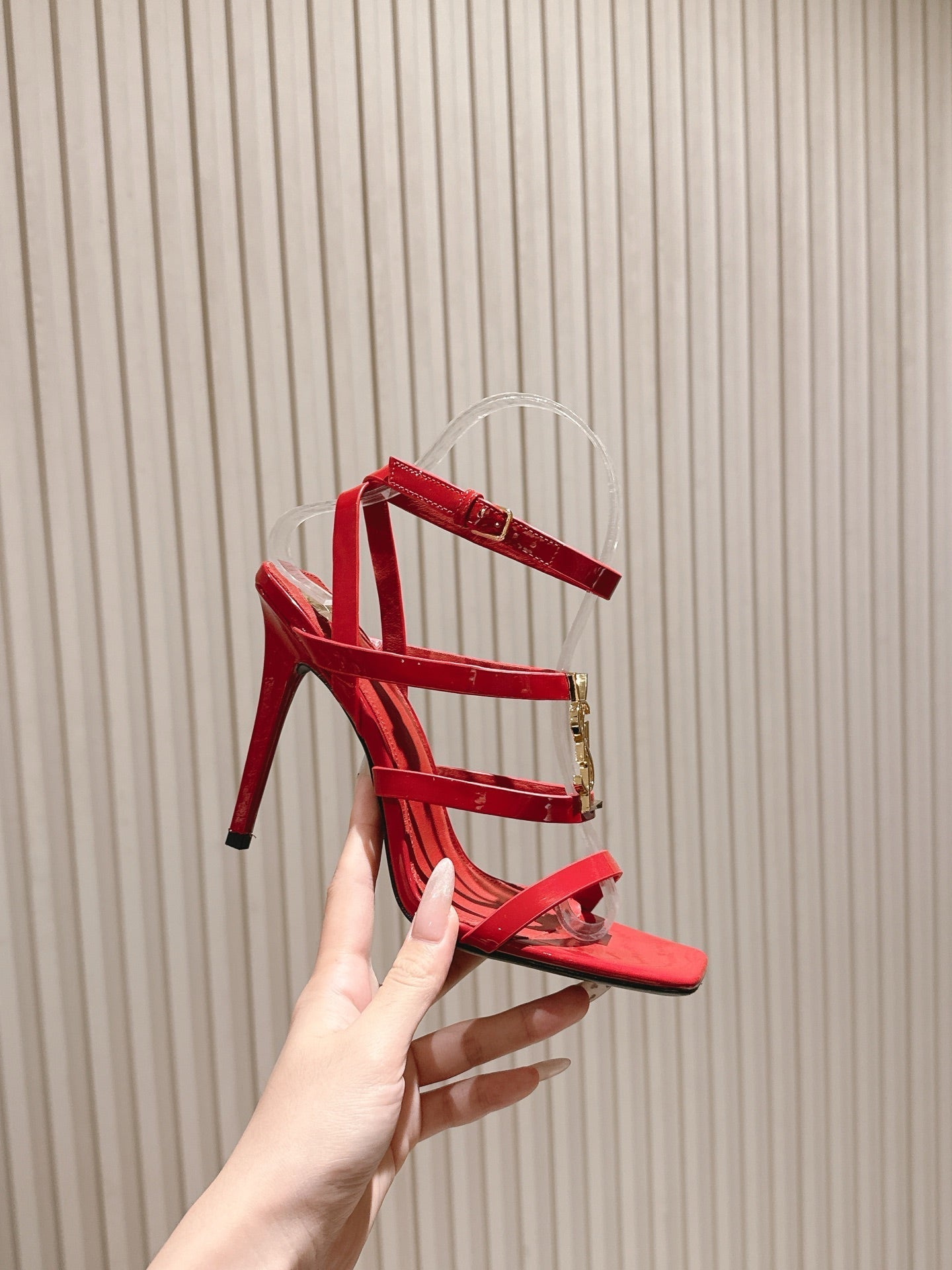 YSL 25S STILETTO HIGH-HEEL SANDALS 100 MM IN RED LAMBSKIN WITH GOLD HARDWARE