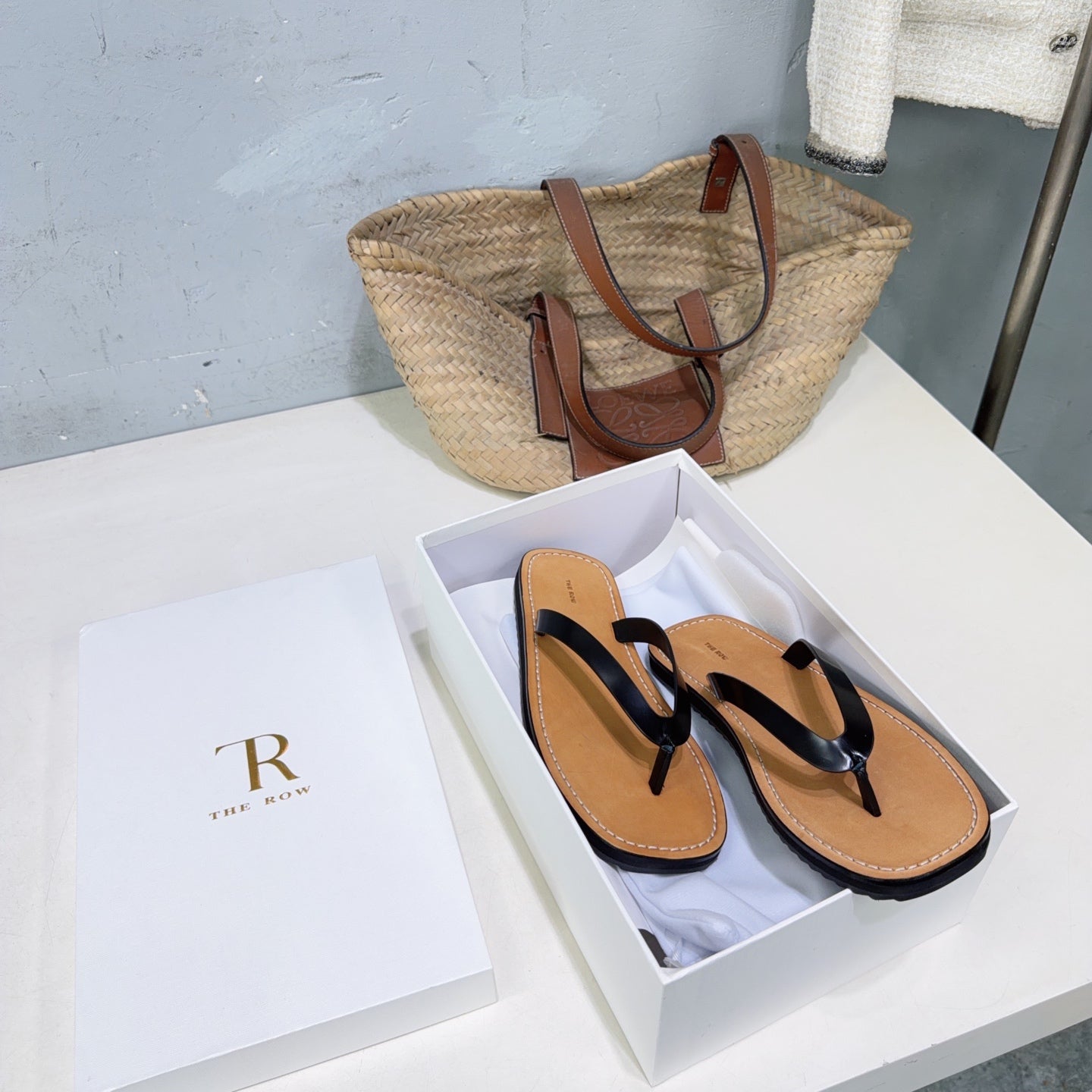 THE ROW 26S THONG SANDALS IN BROWN CALFSKIN BLACK STRAP