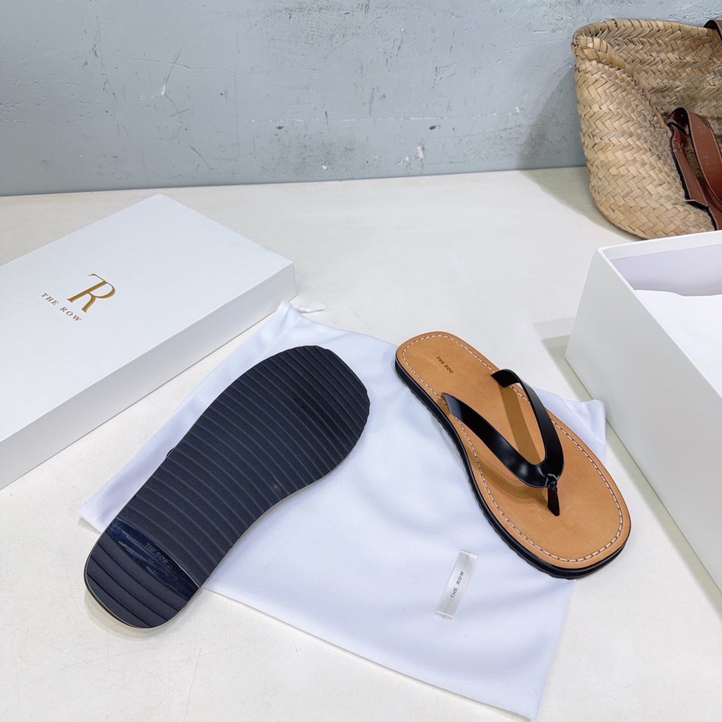 THE ROW 26S THONG SANDALS IN BROWN CALFSKIN BLACK STRAP