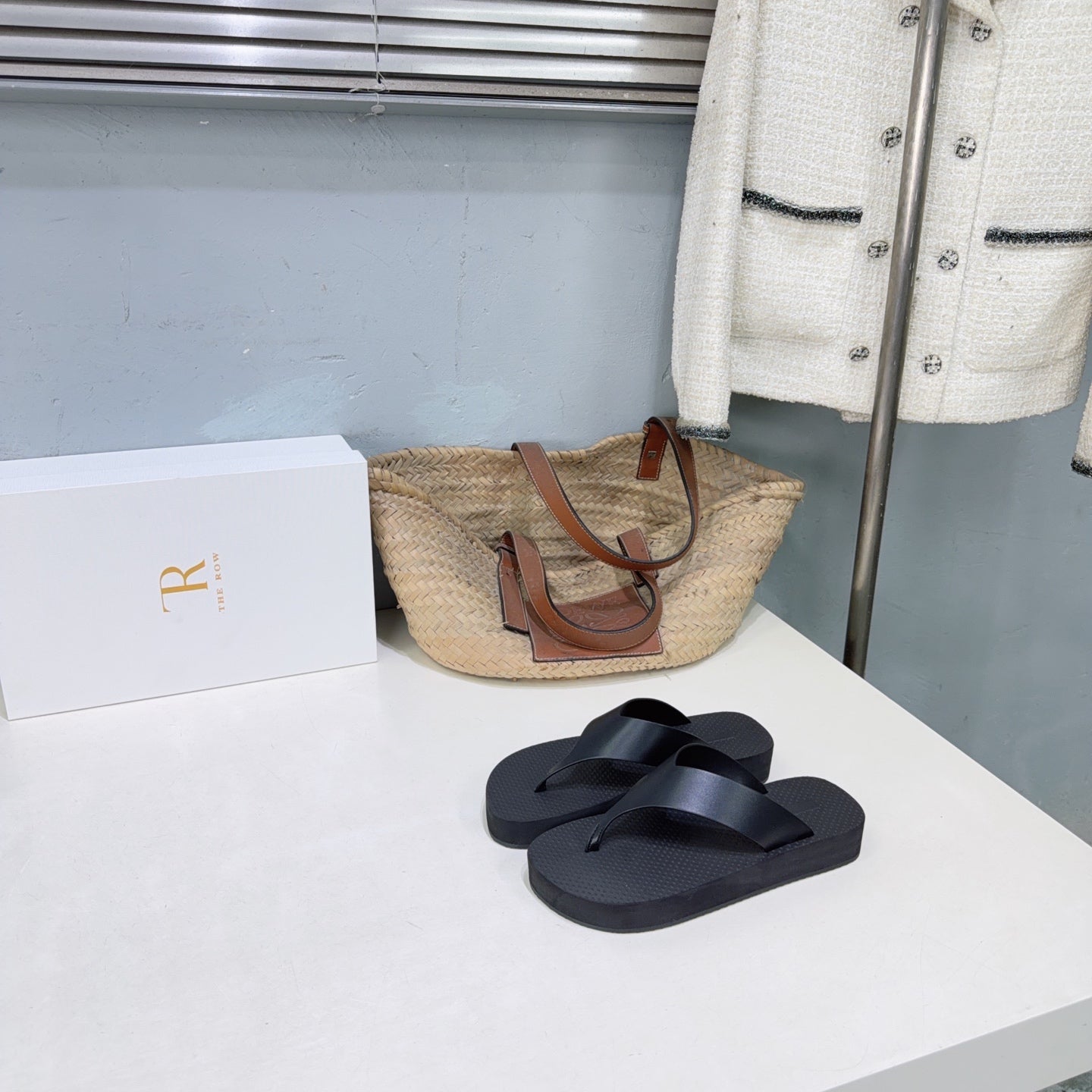 THE ROW 26S THONG SANDALS IN BLACK RUBBER AND CALFSKIN