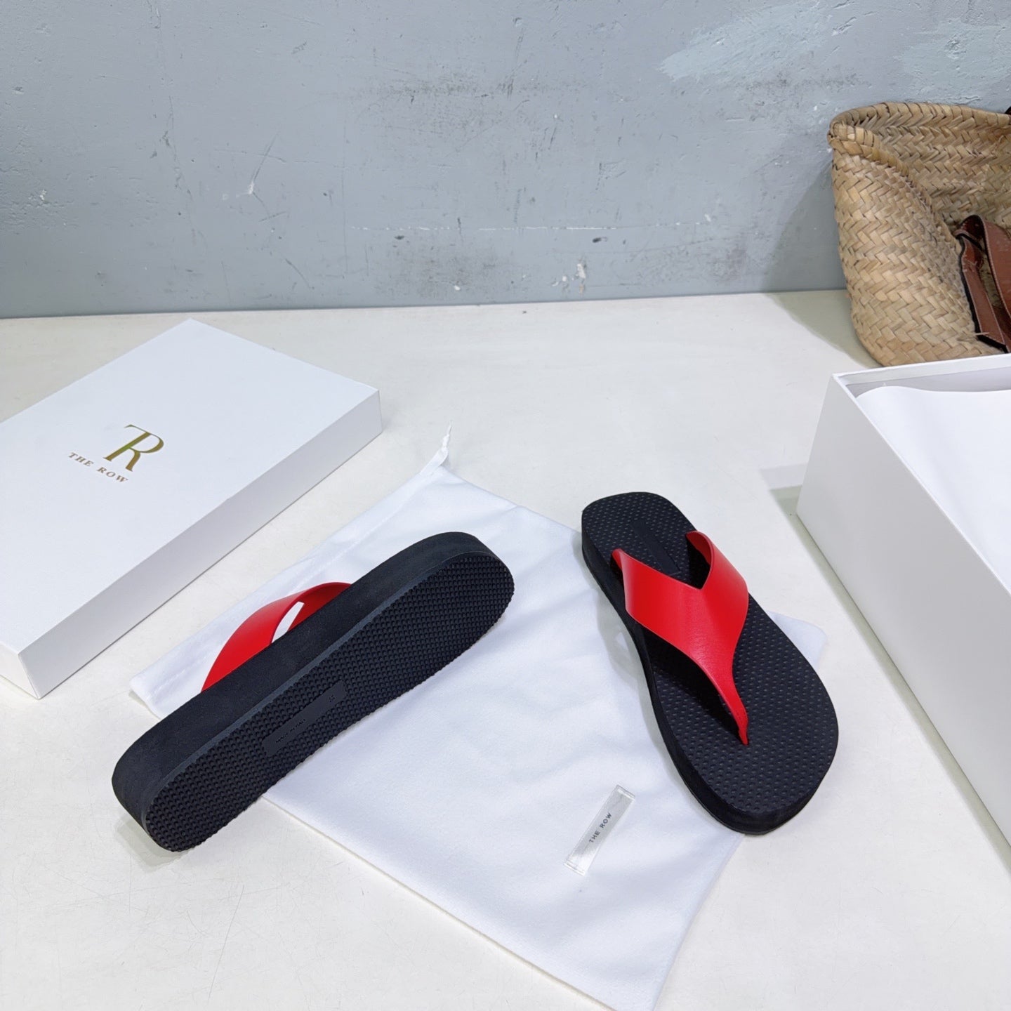 THE ROW 26S THONG SANDALS IN BLACK RUBBER  WITH RED STRAPS CALFSKIN