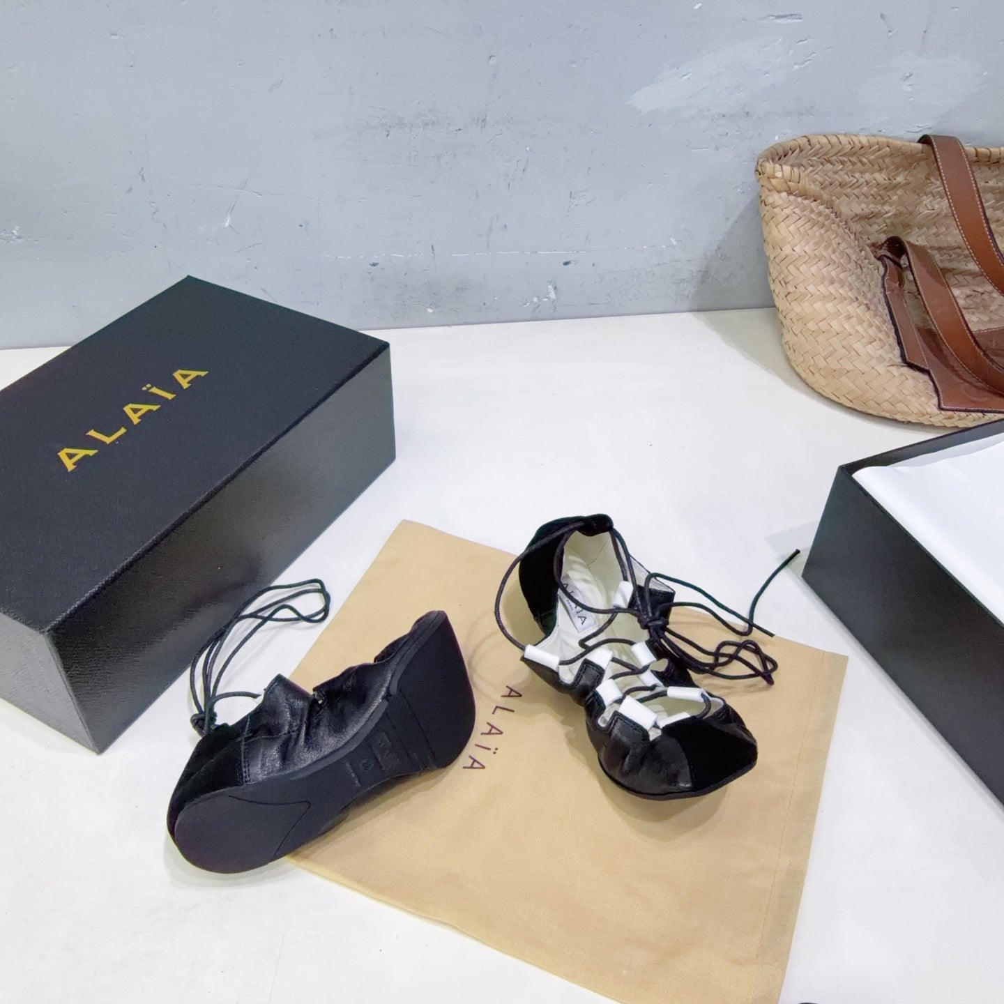 ALAIA 26S LACE-UP BALLET FLATS IN BLACK LAMBSKIN AND SUEDE