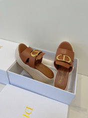 MONTAIGNE WEDGE SLIDE 95MM IN BROWN CALFSKIN