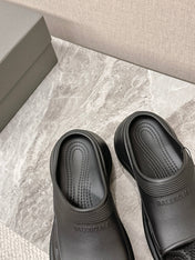 POOL CROCS SLIDE SANDAL IN BLACK RUBBER